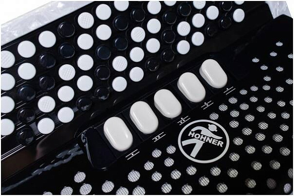 HOHNER Nova III 96 white (C-stepped) - Баян