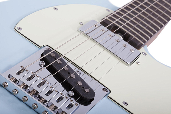 Электрогитара SCHECTER [NICK JOHNSTON PT A.FROST] электрогитара 6-струнная, корпус: ольха, гриф: запеченый клен, накладка: черное дерево, 22 лада, цвет: Atomic Frost