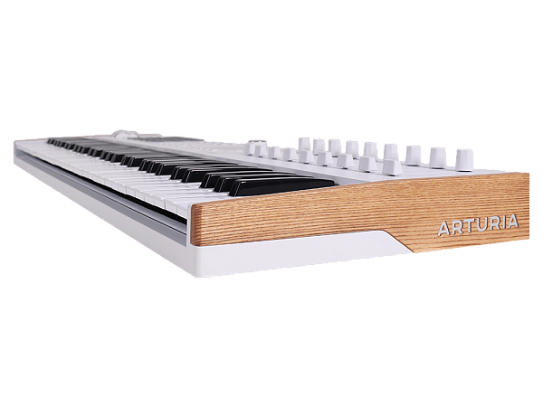 MIDI клавиатура [231631] Arturia [KeyLAB 61 MK3 White] 61 клавиша, полувзвешенная механика, дисплей, 12 пэдов , 9 фейдеров, 9 поворотных регуляторов, 3 входа для подключения педалей, MIDI in/out, USB-C