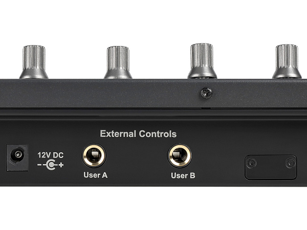 MIDI контроллер [110205A2022] Icon [P1-M] USB MIDI DAW контроллер, 8 моторизованных фейдеров, программируемый 4-дюймовый сенсорный дисплей, LED-индикаторы, колесо Jog оптического энкодера, 8 энкодеров, функциональные кнопки с подсветкой