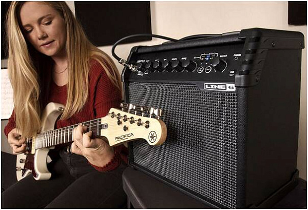 LINE 6 SPIDER V 20 моделирующий гитарный комбоусилитель, 20 Вт