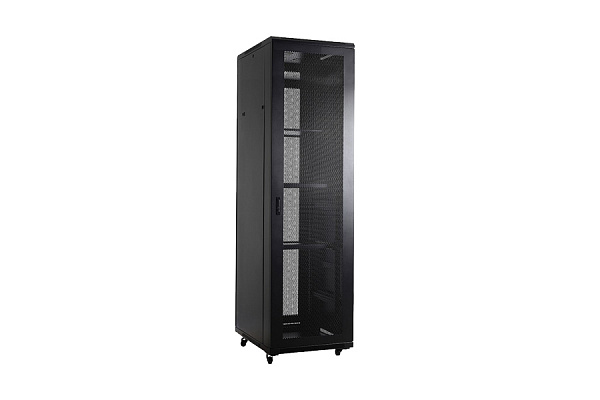 Рэковая стойка Wize Pro [W47U10080R-M] 19”, 47U, 800х1000 мм, передн. и задн. двери металл. перфорированные, 2 верт. кабельных органайзера, колеса, рэк. гайки: 20 шт, макс. вес нагрузки 800 кг, сталь, черн (4 места)