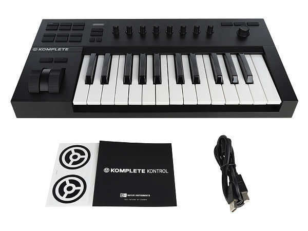 MIDI клавиатура [25230] Native Instruments [KOMPLETE KONTROL A25]  25 клавиш, полувзвешенная, 8 ручек управления, колеса высоты тона и модуляции, 4-позиционный энкодер, OLED-дисплей, TRS-вход для педали, USB-порт