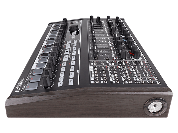 Синтезатор [531103] Arturia [MiniBrute 2S Noir] лимитированная серия MiniBrute 2S в уникальном дизайне.