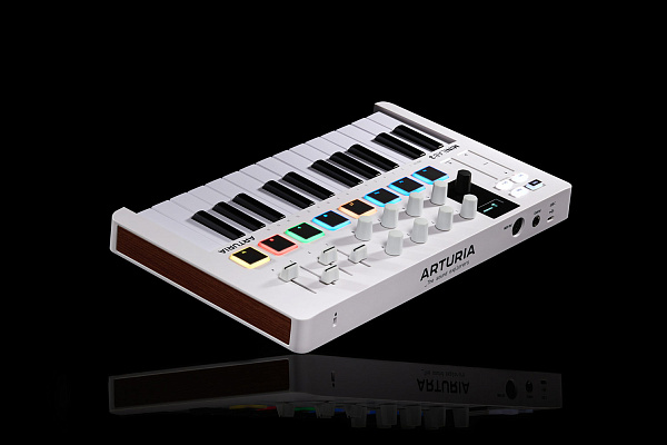 MIDI клавиатура [231501] Arturia [MiniLAB 3] 25 клавиш, 8 энкодеров, 8 RGB пэдов, 8 фейдеров, дисплей, сенсорные регуляторы Pitch/Modulation, MIDI-выход, 1/4" Jack вход педали, режим Chord, арпеджиатор, USB-C