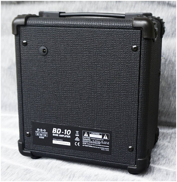 BELCAT BD-10 - Комбоусилитель для бас-гитары
