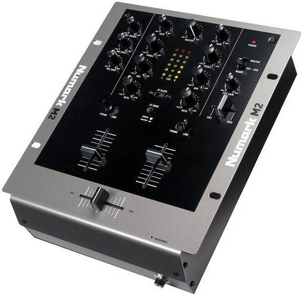 NUMARK M2, 2-канальный 10' микшер входы: 2-4 линейных/phono, 2 phono,...