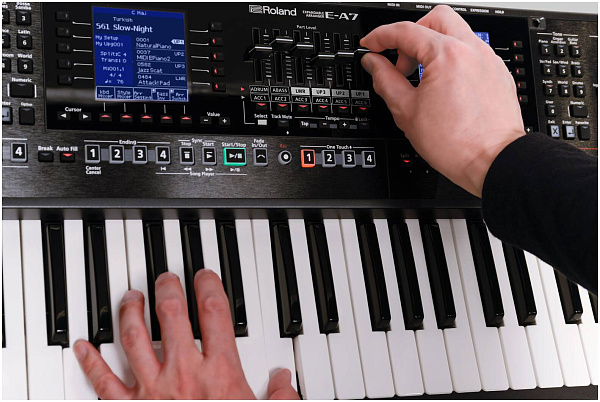 ROLAND E-A7 - Синтезатор