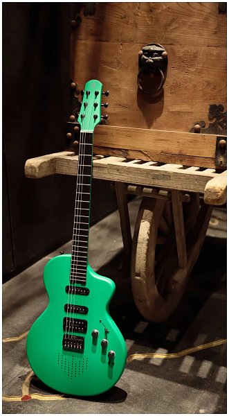 NATASHA SEEKER Mint Green - Электрогитара смарт