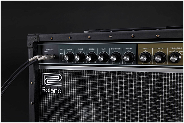 ROLAND JC-40 - Комбоусилитель для электрогитары