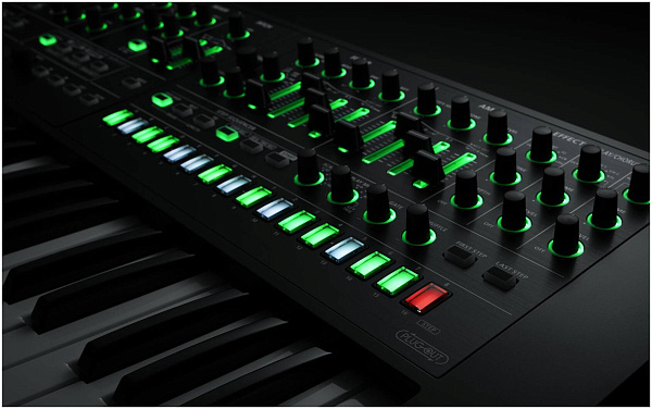 ROLAND SYSTEM-8 - Синтезатор аналоговый