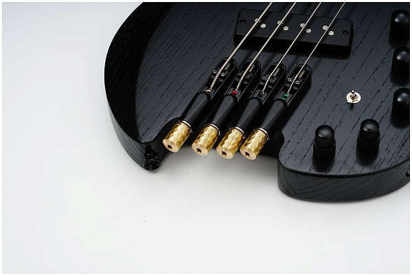 MOLLO NH400 BK - Бас-гитара безголовая