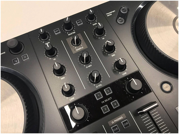 Native Instruments Traktor Kontrol S2 MK3 - 2-х канальный системный контроллер...