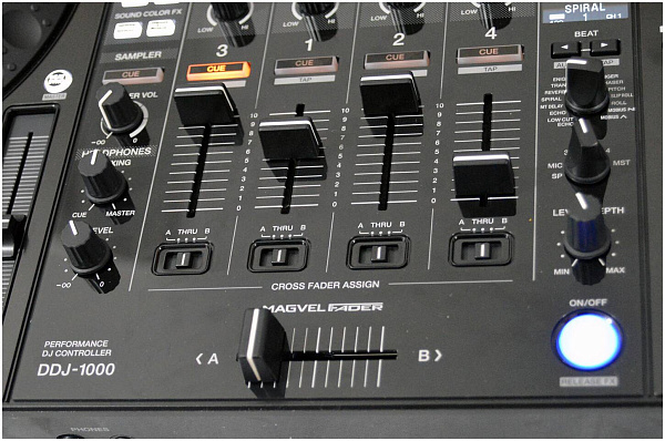 PIONEER DDJ-1000 4-канальный профессиональный DJ контроллер для rekordbox...