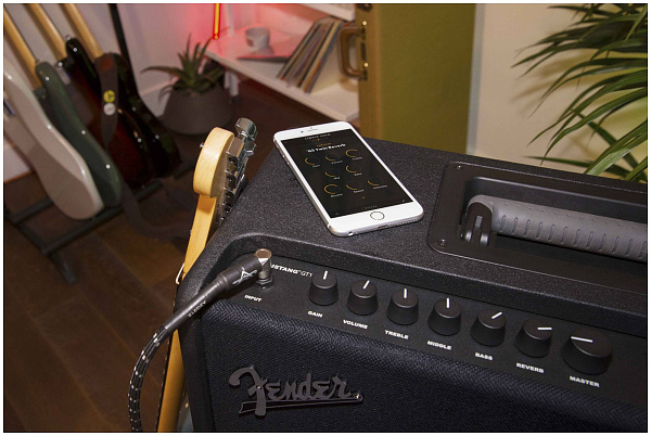 FENDER MUSTANG GT 100 - Комбоусилитель для электрогитары