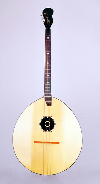 F303 Домра бас, 3-струнная, 3-й категории, Doff