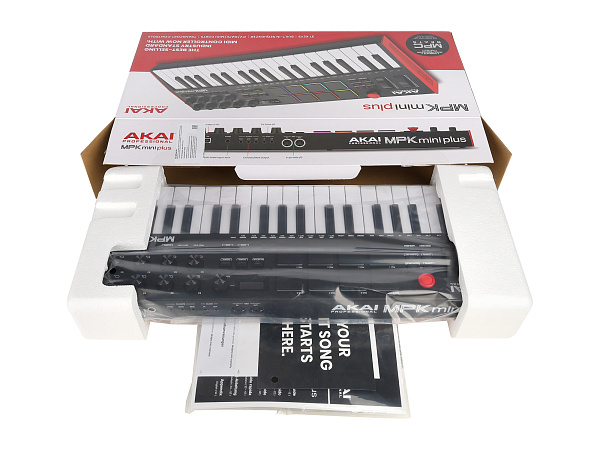 MIDI клавиатура [MPKMINIPLUS] AKAI [MPK Mini Plus] 37 мини-клавиш,  8 пэдов с RGB, 8 энкодеров, шаговый секвенсор, арпеджиатор, колесо pitch и modulation, OLED дисплей, выходы: CV/Gate: 3 x 1/8” Pitch/Gate/Mod, 1 x 1/8” CV Clock, вход: 1/8” CV Clock MIDI