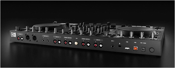 NATIVE INSTRUMENTS Traktor Kontrol S4 Mk3 - Контроллер