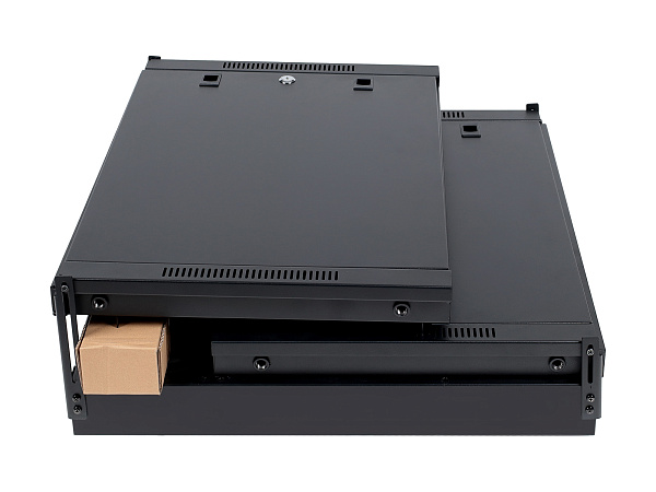 Настенный шкаф Wize Pro [W12UQSR] 19", 12U, быстрая сборка без инструментов, 600х600 мм, стеклянная передняя дверь, задняя стенка металлическая, неоткидная, макс. вес нагрузки 50 кг, сталь, черный