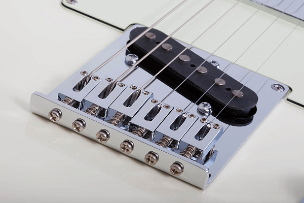 Электрогитара SCHECTER [NICK JOHNSTON PT A.SNOW] электрогитара 6-струнная, корпус: ольха, гриф: запеченый клен, накладка: черное дерево, 22 лада, цвет: Atomic Snow