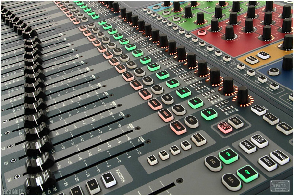 SOUNDCRAFT Si Expression 3 - Микшерный пульт