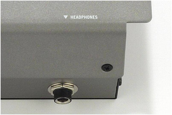 NUMARK M2, 2-канальный 10' микшер входы: 2-4 линейных/phono, 2 phono,...