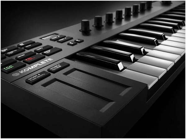 Native Instruments Komplete Kontrol M32 - MIDI клавиатура 32 мини-клавиши