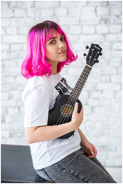VESTON UKULELE KUS 15 BK - Укулеле сопрано
