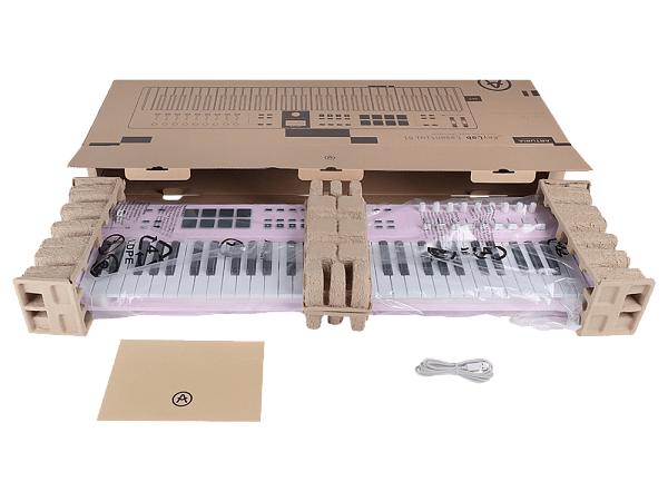 MIDI клавиатура [231535] Arturia [KeyLab Essential 61 mk3 Rose Quartz] 61 клавиша, LCD дисплей, 9 энкодеров, 8 пэдов, 9 фейдеров, 12 кнопок управления, колеса высоты тона и модуляции, 1/4" Jack вход для педали, MIDI выход, Type-C
