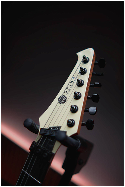 SPIRA V-420 AWH - Электрогитара шестиструнная