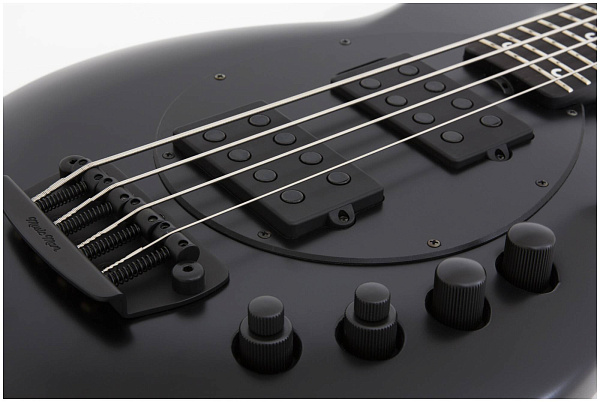MUSIC MAN H16200 Bongo Black - Бас-гитара 4 струны