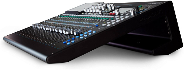 ALLEN&HEATH QU-24C - Микшерный пульт