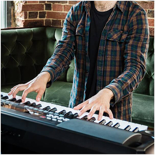 KORG EK-50 синтезатор с автоаккомпанементом 61 клавиша, полифония 64 голоса,...