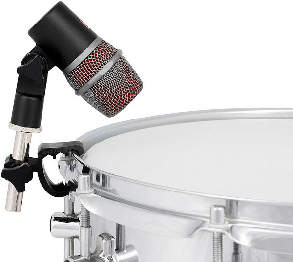 Микрофон динамический sE Electronics [V BEAT] инструментальный, для  малых барабанов и томов, 30 Гц – 19 кГц, суперкардиоида, комплектация: резьбовой адаптер, чехол на молнии, ветрозащита, гайка с накаткой для надежной фиксации микрофона