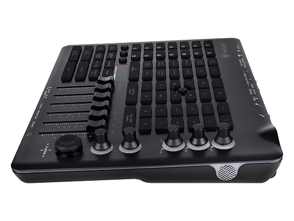 Аудиоинтерфейс USB [110312A2011] Icon [Live Console] для стримов, DSP обработка, фейдеров: 6, энкодеров: 5, дисплеи: 4, XLR микр. вход, 1/4" TRS, 1/4" TS, 1/8" Stereo mini Jack/ 2x1/4" TRS, 1/8" Stereo mini Jack, 2x1/8" Stereo mini Jack, USB-C