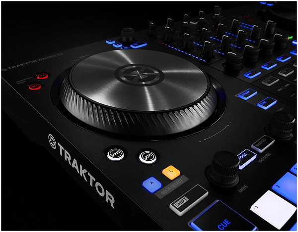 NATIVE INSTRUMENTS Traktor Kontrol S3 - DJ контроллер 4-х канальный, для...