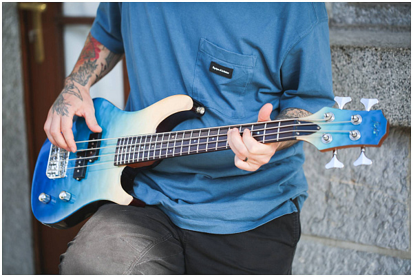 FLIGHT Mini Bass TBL - Бас-гитара уменьшенная