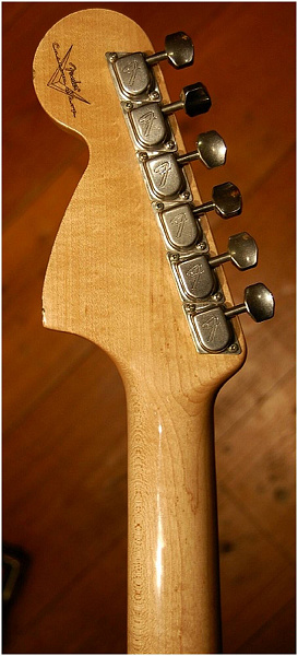 FENDER 1969 STRAT CC MN - GLD SPKL - Электрогитара