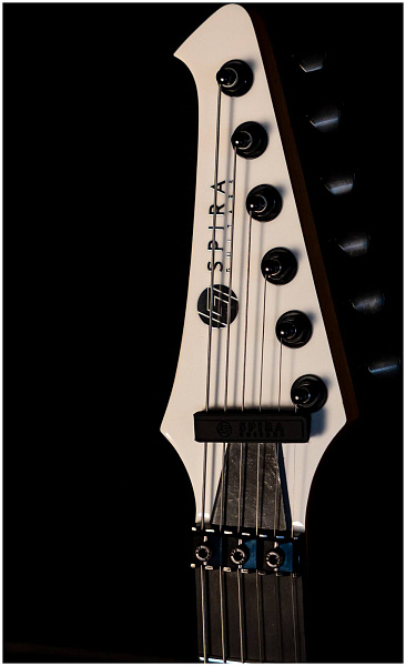 SPIRA SR-420 WH - Электрогитара шестиструнная