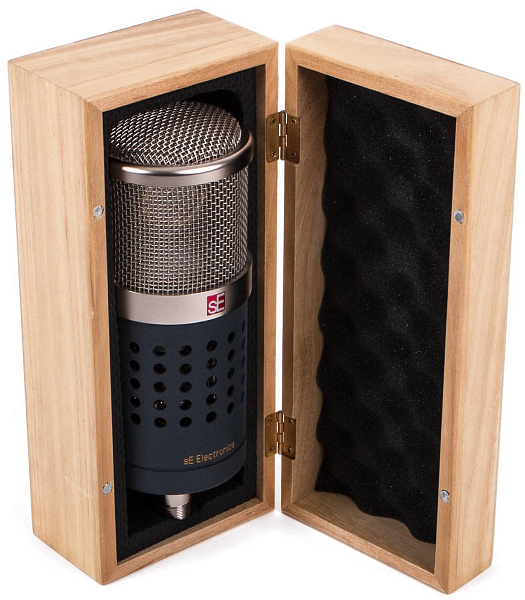 Микрофон конденсаторный sE Electronics [GEMINI II] двухламповый, 20 Гц - 20 кГц, кардиоида, в комплекте: держатель "паук", блок питания со шнуром, микрофонный кабель, металлический и деревянный кейсы.