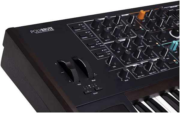 ARTURIA PolyBrute Noir - синтезатор, 61 клавиша, 6 голосная полифония,...