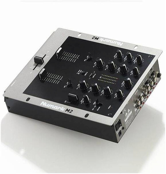 NUMARK M2, 2-канальный 10' микшер входы: 2-4 линейных/phono, 2 phono,...