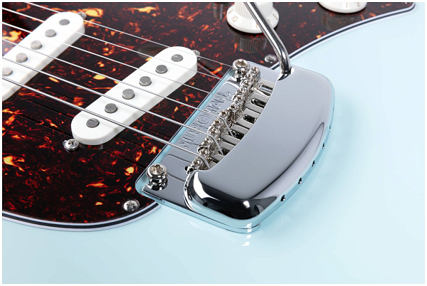 MUSIC MAN H01972 Cutlass SSS Tremolo Powder Blue - Электрогитара