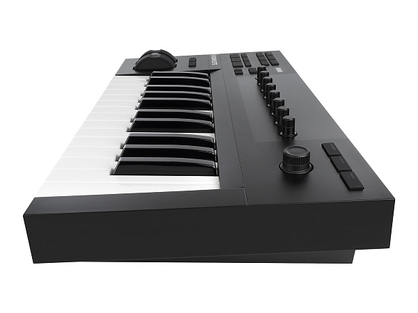MIDI клавиатура [25230] Native Instruments [KOMPLETE KONTROL A25]  25 клавиш, полувзвешенная, 8 ручек управления, колеса высоты тона и модуляции, 4-позиционный энкодер, OLED-дисплей, TRS-вход для педали, USB-порт
