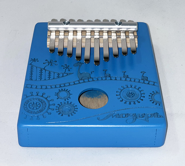 KMKr-2-BL-NEW Escudo Калимба, резонаторная, 10 язычков, трапеция, синяя, Мозеръ
