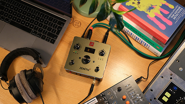 Аудиоинтерфейс Antelope Audio [Zenith 2] 32 бит/192 кГц, 2 линейных/инструментальных/микрофонных входа +48В с комбинированными XLR/Jack 6,3, 2 линейных выхода Jack 6,3 TRS,  выхода для наушников, MIDI вход/выход, DSP, TYPE-C