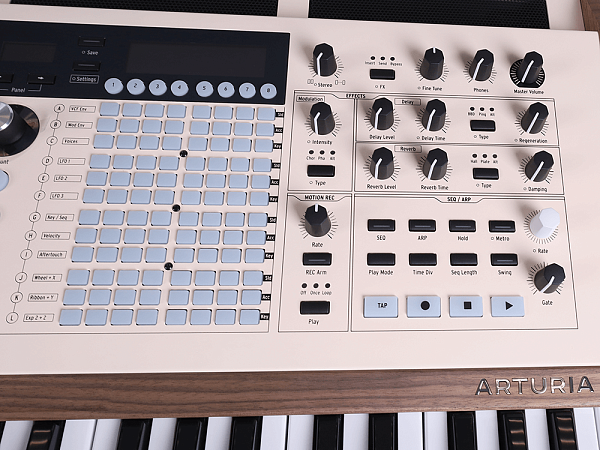 Синтезатор [551002] Arturia [PolyBrute 12] 12 голосная полифония, 61 клавиша, полифоническая клавиатура нового поколения с технологией MPE, 2x аналоговых VCO, 32-шаговый арпеджиатор, 64-шаговый секвенсор, 3D-контроллер Morphee