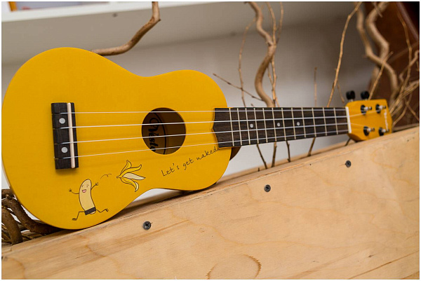 VESTON UKULELE KUS 25 BANANA - Укулеле сопрано
